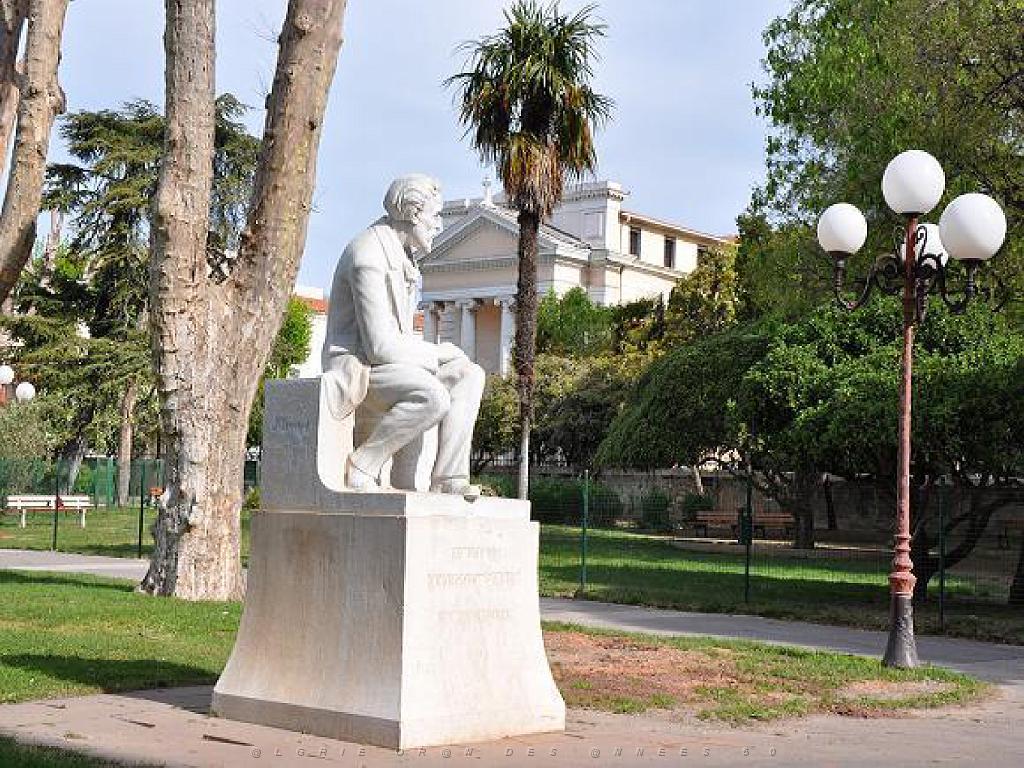 184 TOULON LA VILLE (83).jpg